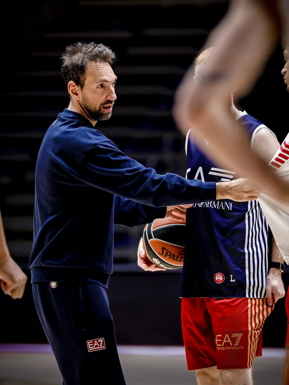 Peppe Poeta al lavoro con la sua Olimpia