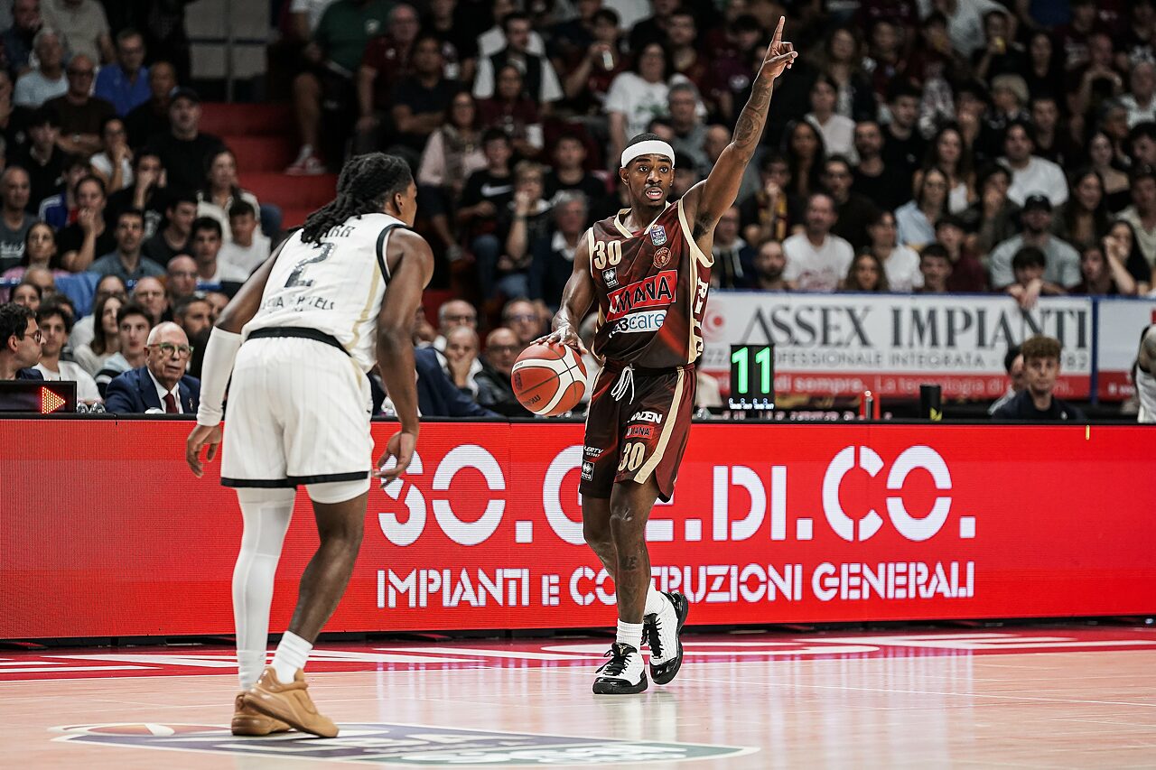 Glynn Watson in azione con la Virtus