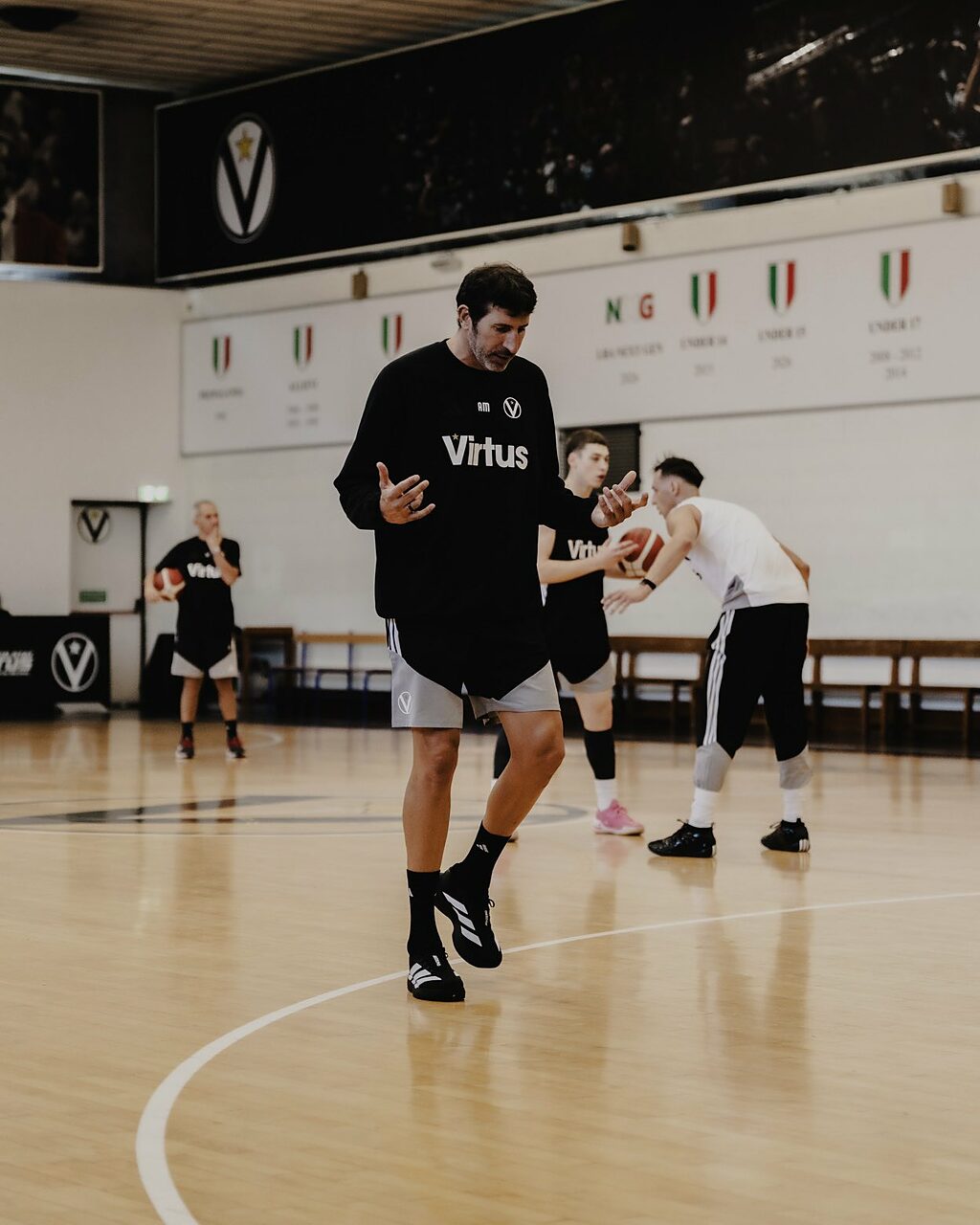 Alex Mumbrù nei primi allenamenti con la Virtus
