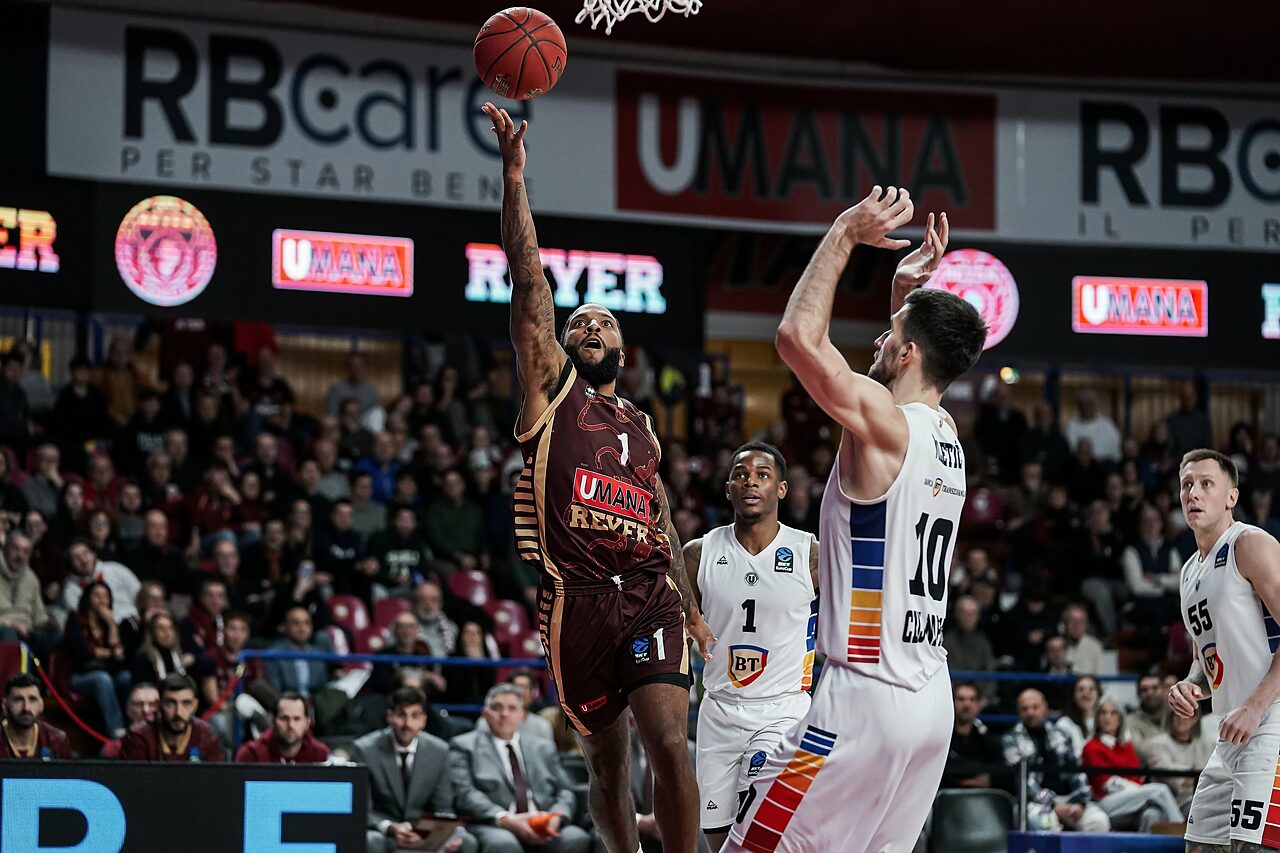 Attacco al ferro di RJ Cole