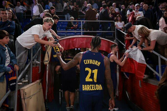 Clyburn saluta il pubblico di Barcellona