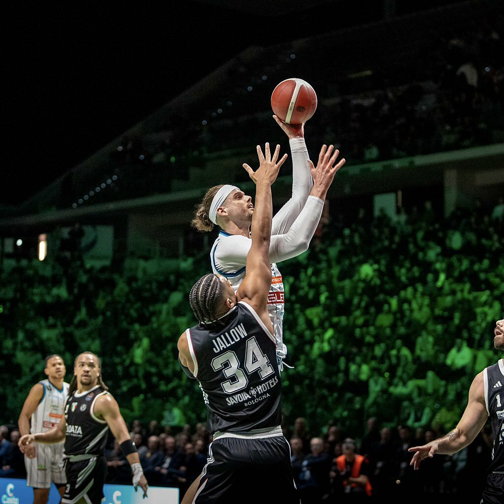 Leonardo Tote in azione con Napoli