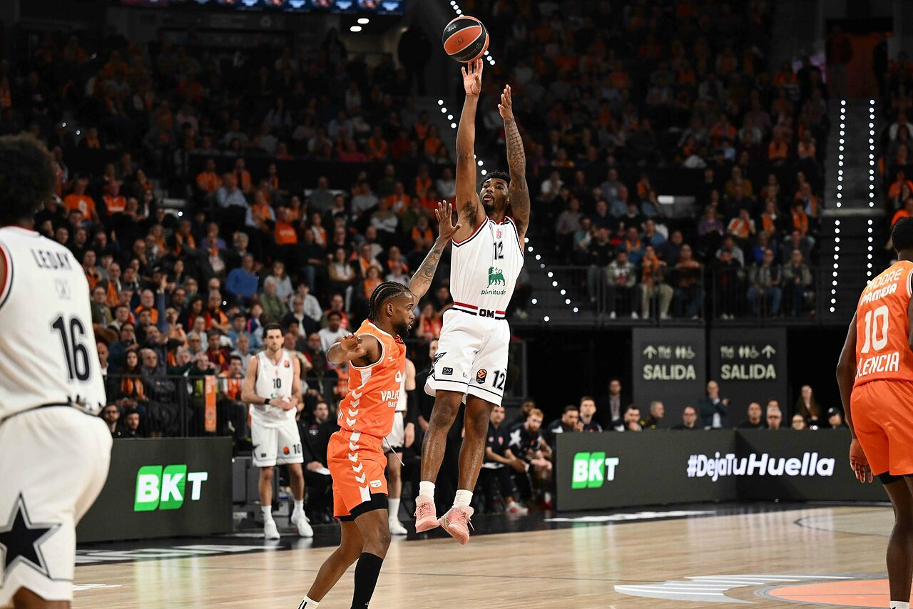 Brooks al tiro contro Montero