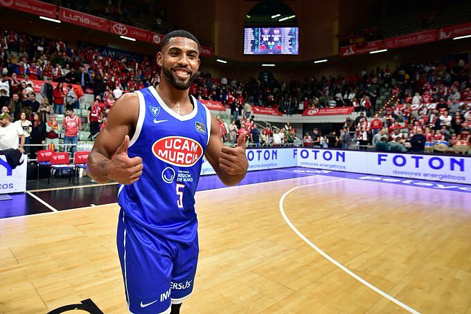 un sorridente DeJulius