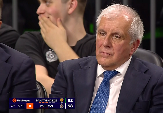 Zeljko Obradovic, perplesso e sfiduciato durate la gara ad Oaka