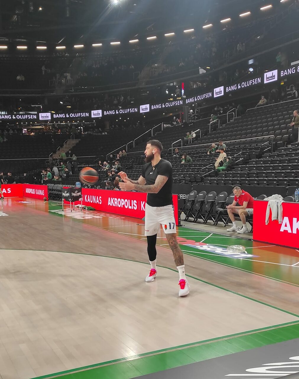 Vincent Poirier si riscalda