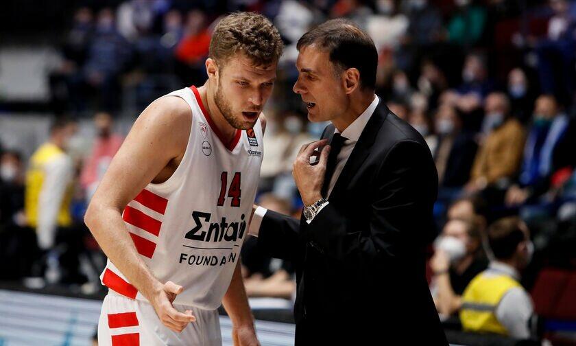 scambio tra Bartzokas e Vezenkov