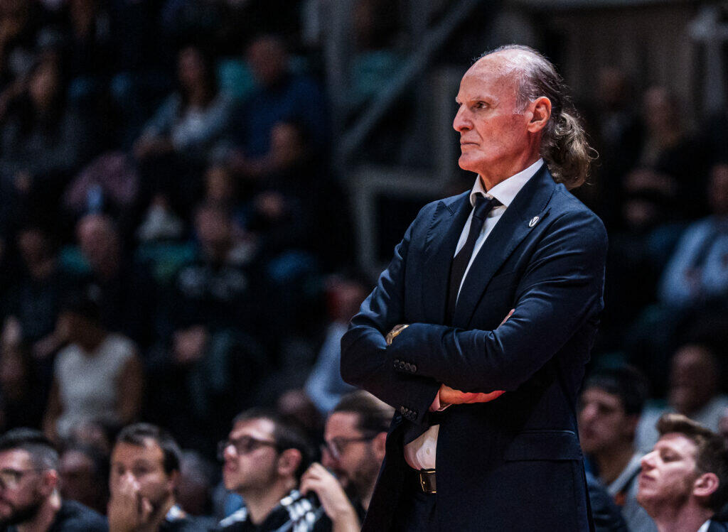 Dusko Ivanovic osserva la sua Virtus in partita
