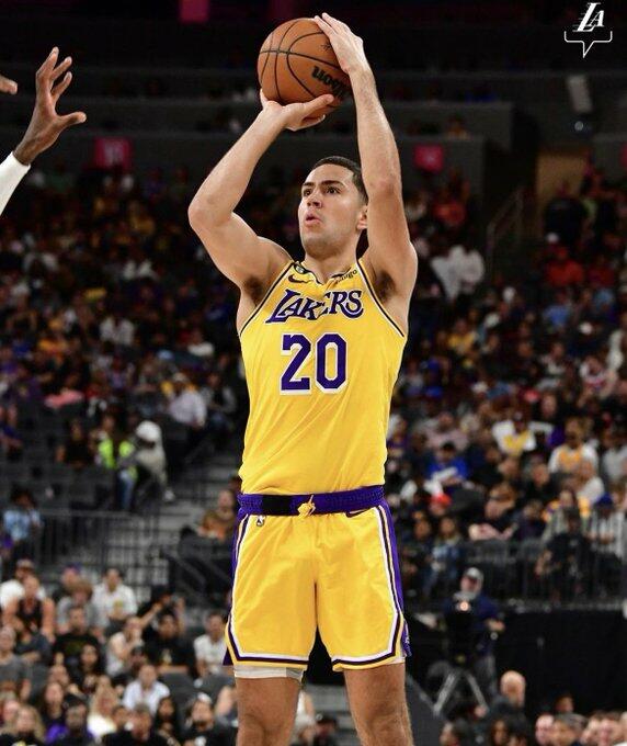 Swider al tiro in maglia Lakers