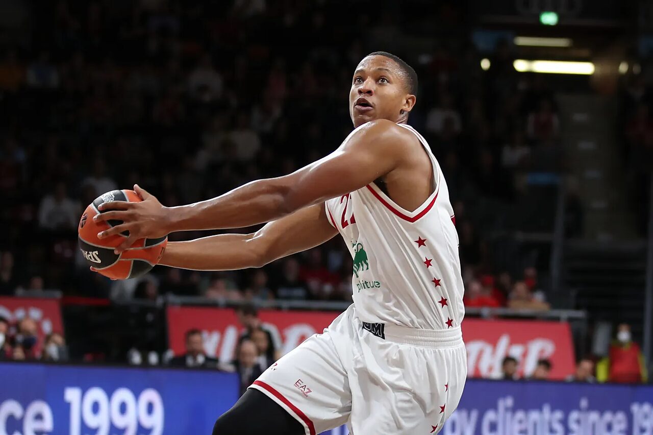 Devon Hall torna a Milano. Biennale per lui.