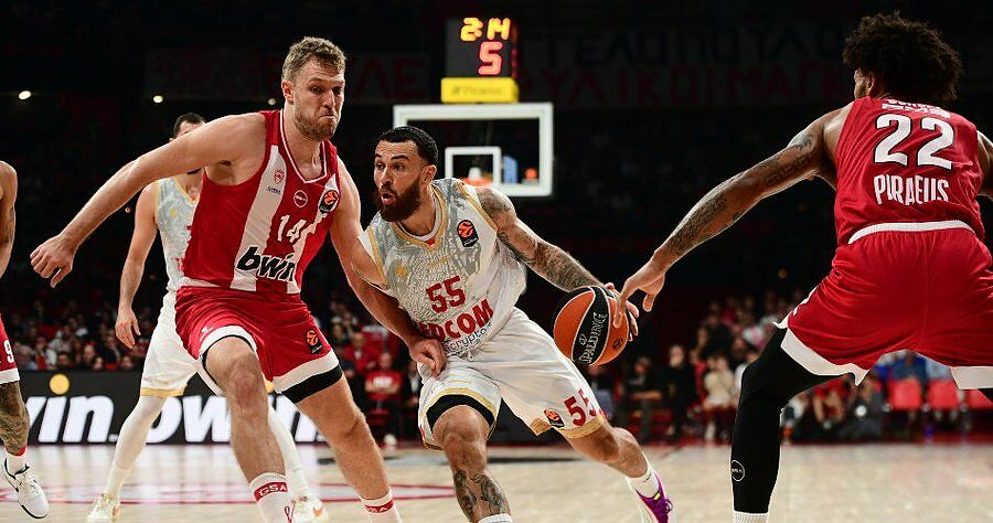 Mike James e Sasha Vezenkov, protagonisti certi della serie Oly-Monaco