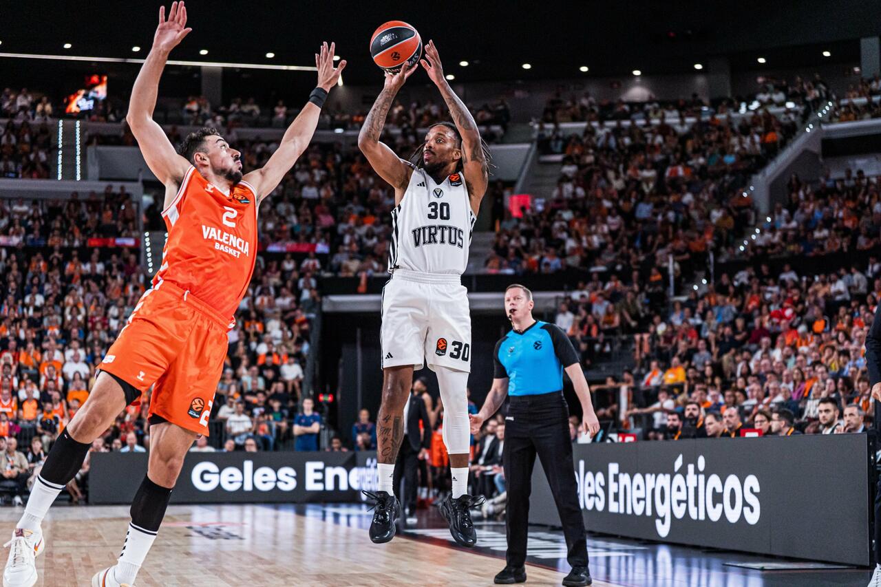 Matt Morgan in azione contro Valencia