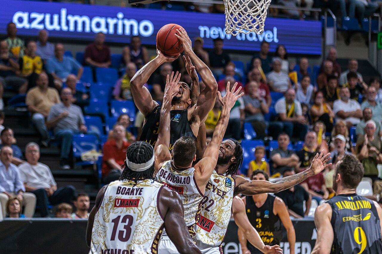 Battaglia sotto canestro