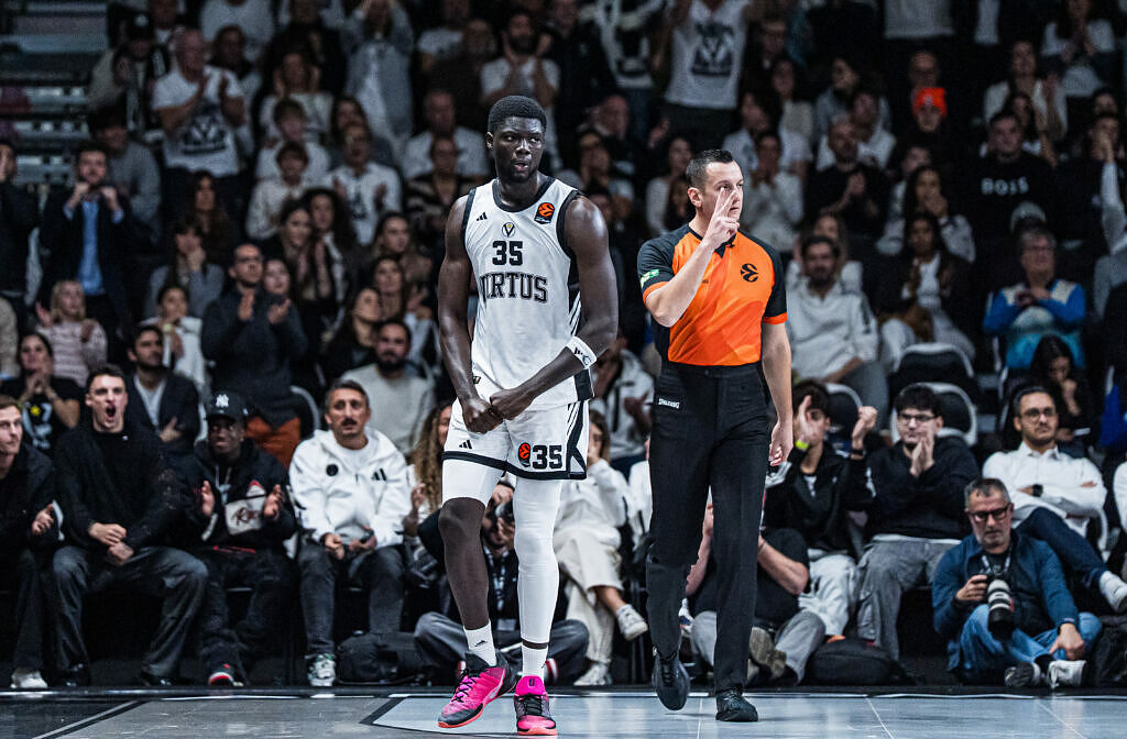 Momo Diouf in azione con la Virtus