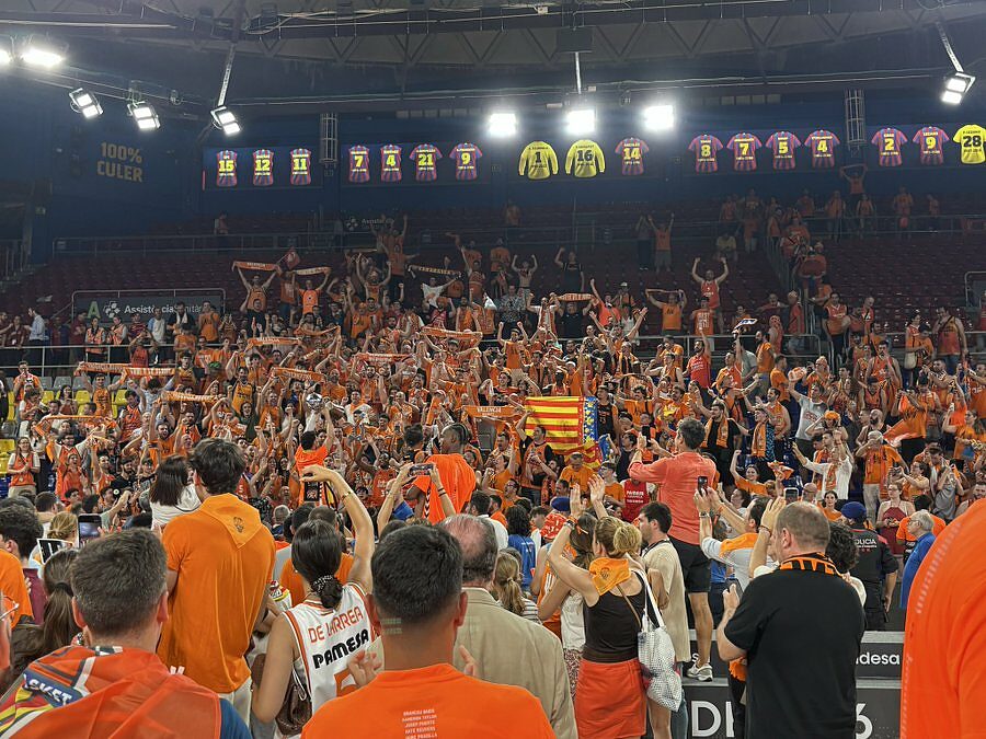 Il popolo valencia festeggia il titolo a Barcellona