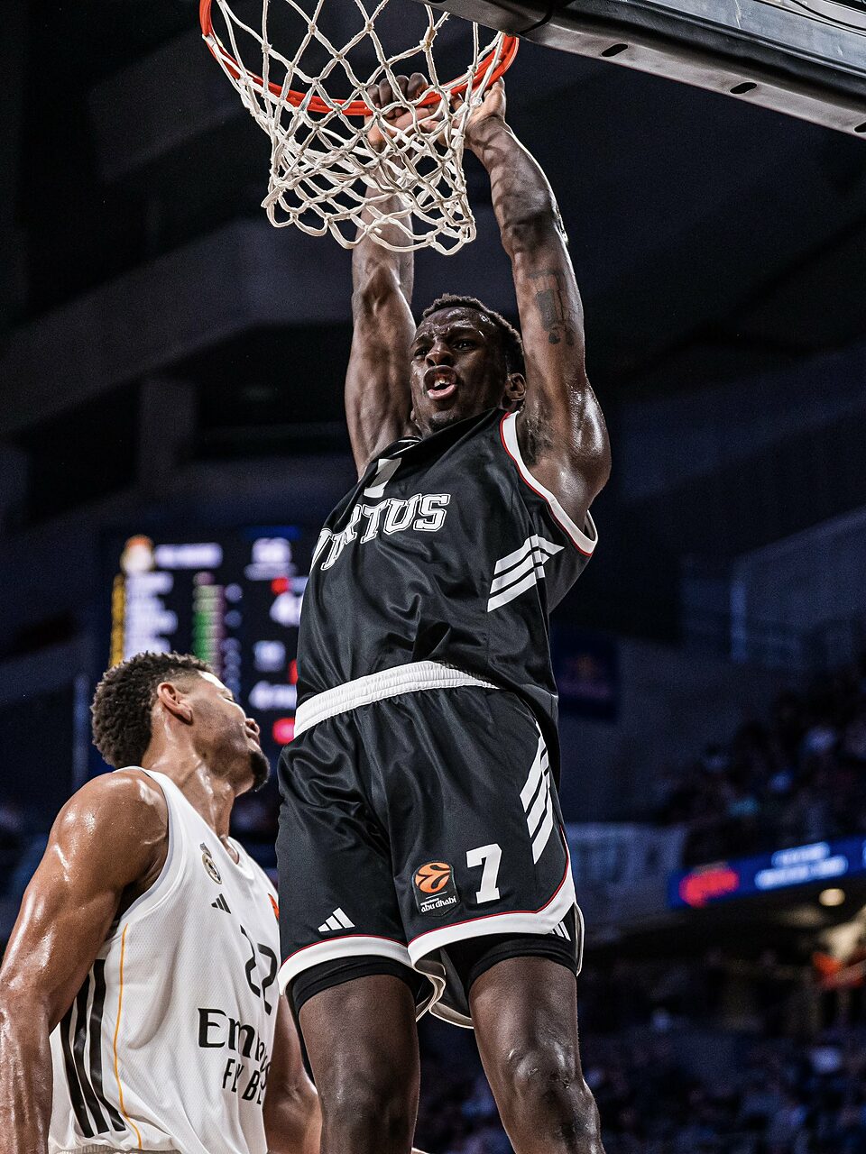 Saliou Niang in azione con la Virtus