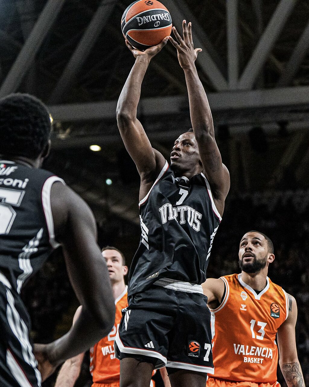 Saliou Niang in azione con la Virtus