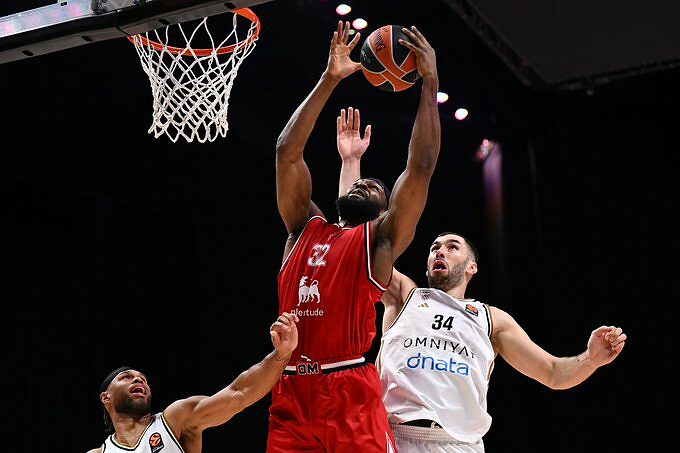 Nebo a rimbalzo contro Dubai