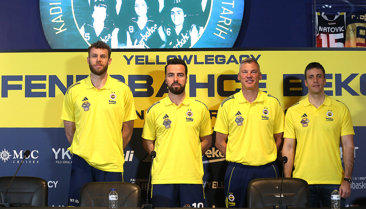 Melli, Mahmutoglu, Jasikevicius e Yannier: tutta la leadership del Fenre in un'immagine