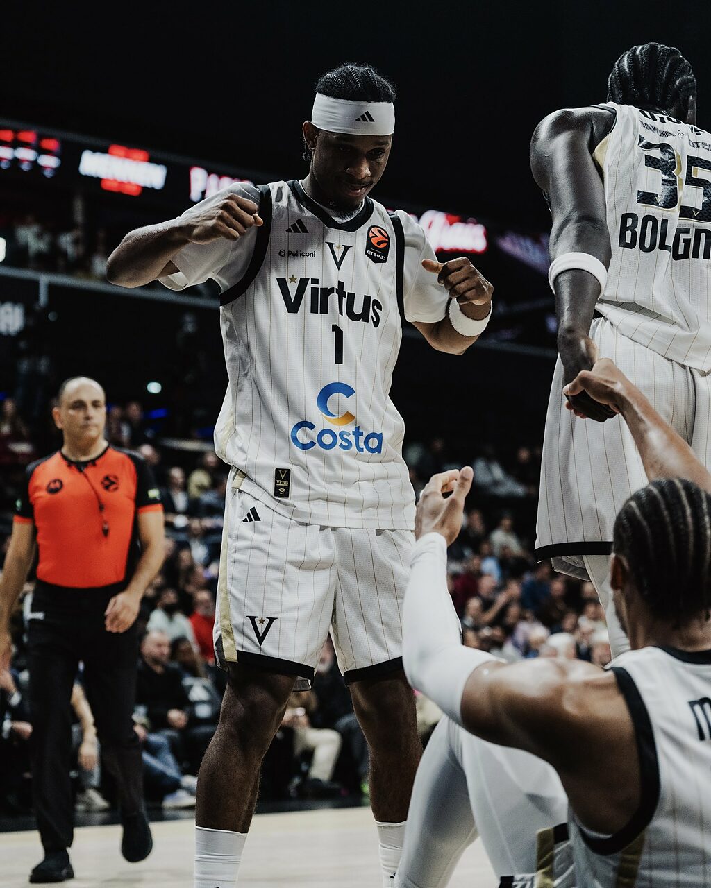 Trent Frazier in azione con la Virtus