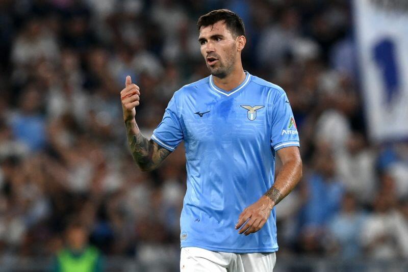 Alessio Romagnoli in campo con la maglia della Lazio