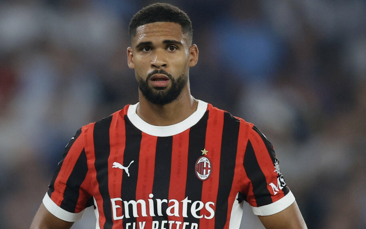 Ruben Loftus Cheeck con la maglia del Milan