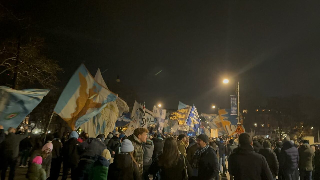 Tifosi della Lazio a Piazza della Libertà