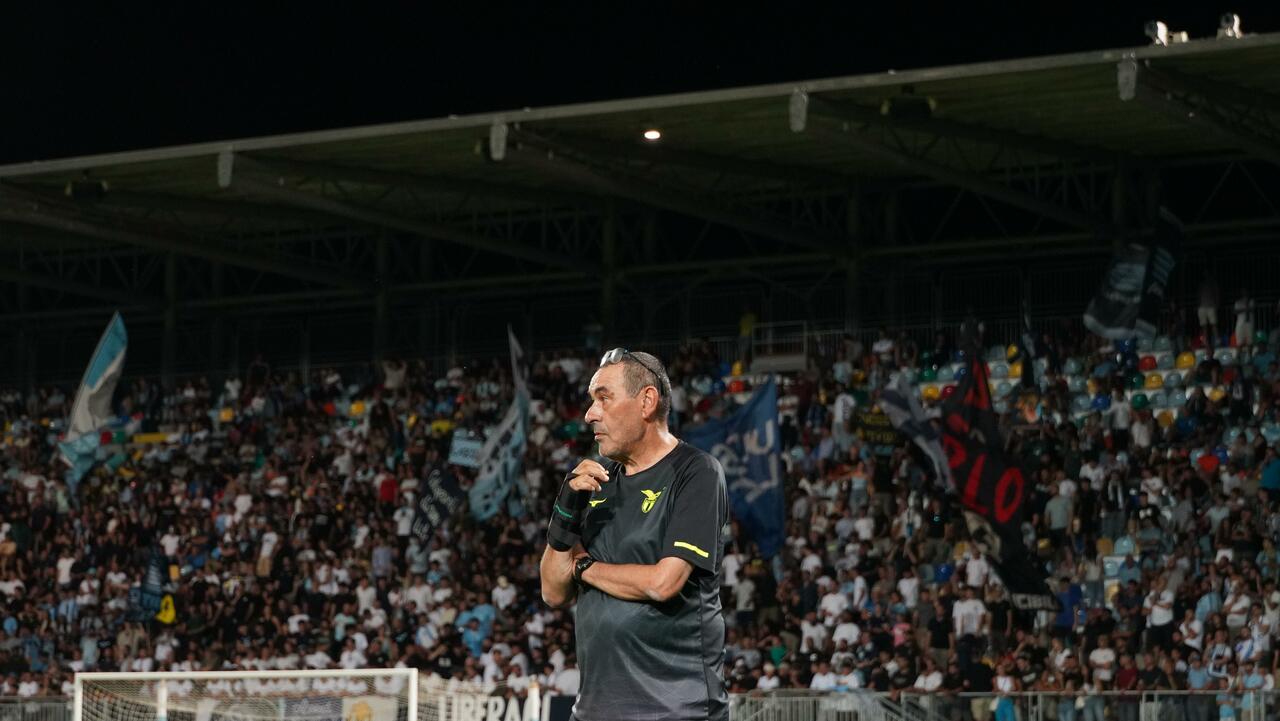 Sarri in panchina durante Lazio - Avellino
