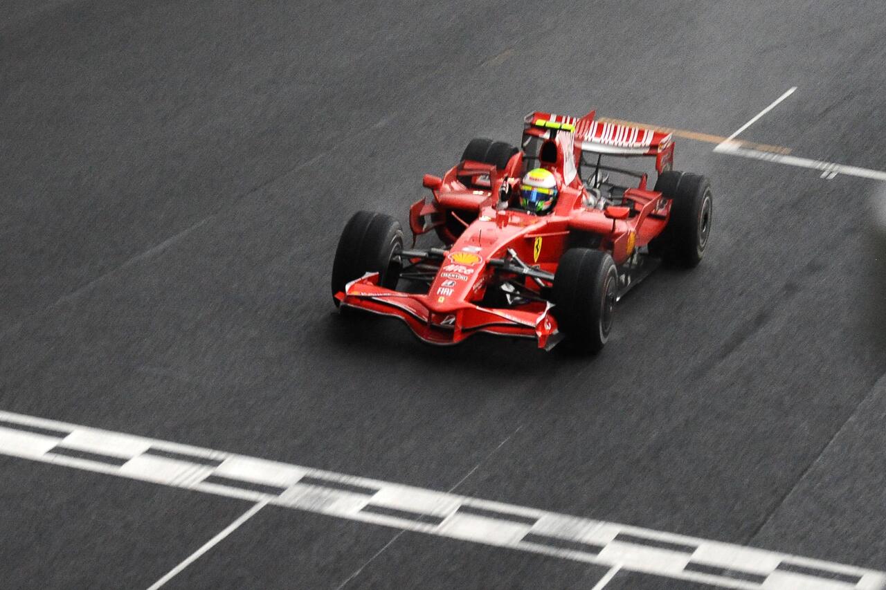Felipe Massa al traguardo del gran premio del Brasile 2008