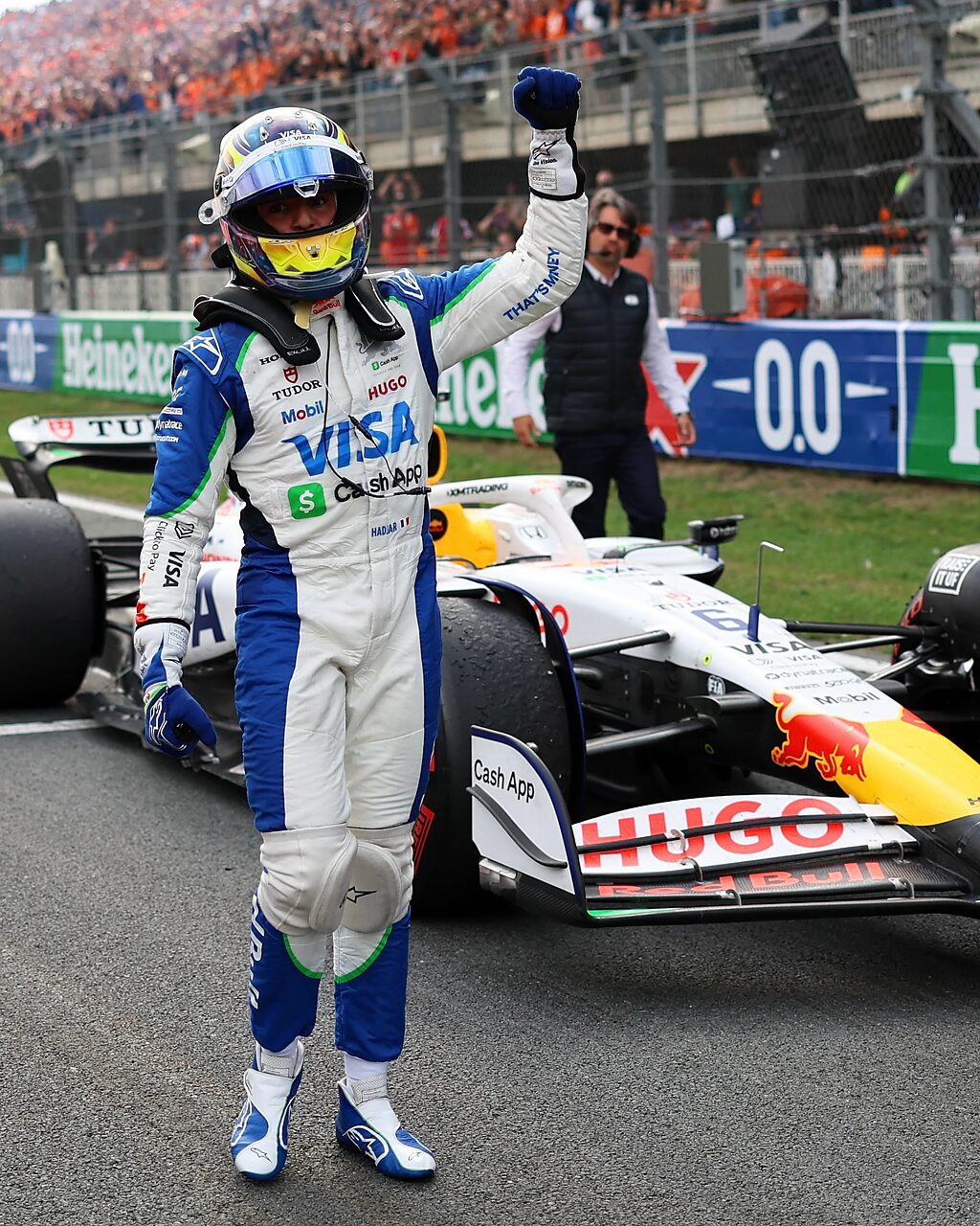 Hadjar esultante dopo il podio a Zandvoort.