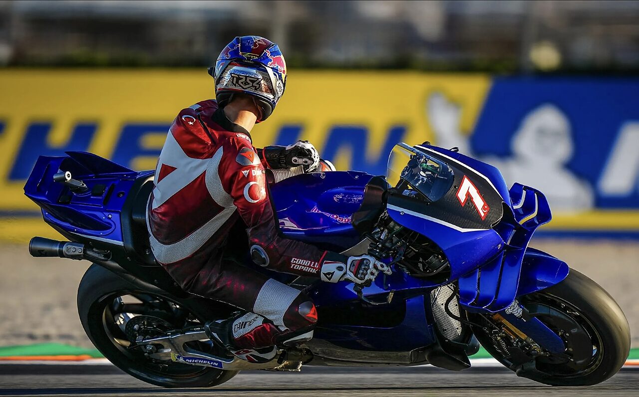 Toprak Razgatlioglu in sella alla Yamaha M1