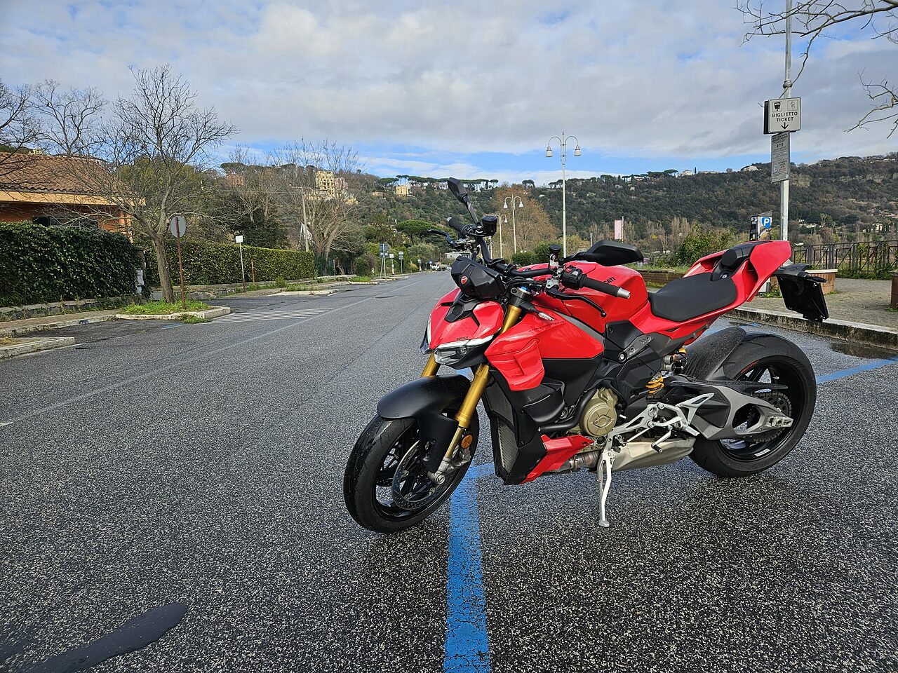 On The Road Test Ducati Streetfighter V2 V4 2