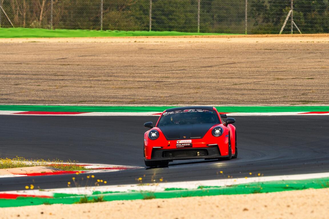 Daniel Montebello in azione su Porsche