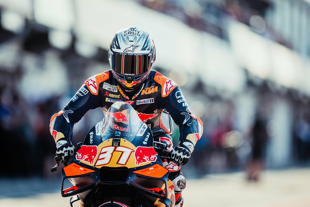 Pedro Acosta in azione a Valencia