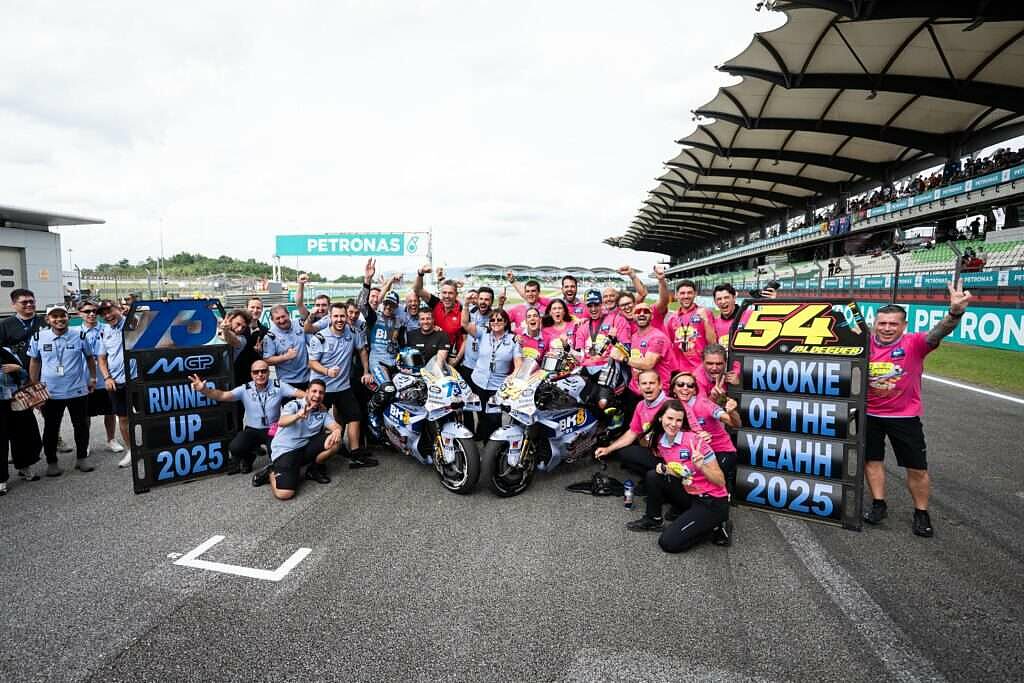 Il team Gresini festeggia i risultati 2025 a Sepang