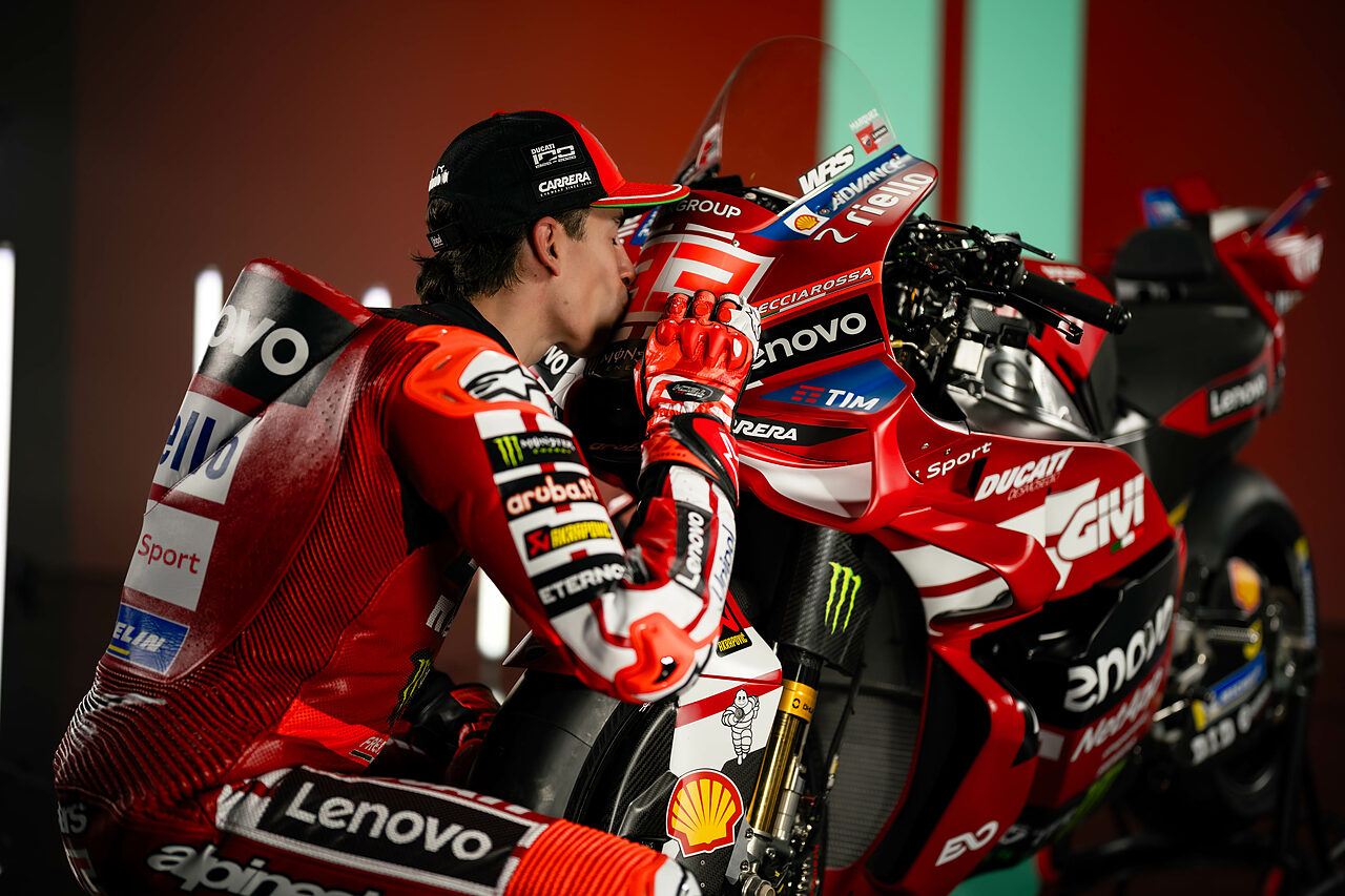 Marc Marquez bacia il suo 93