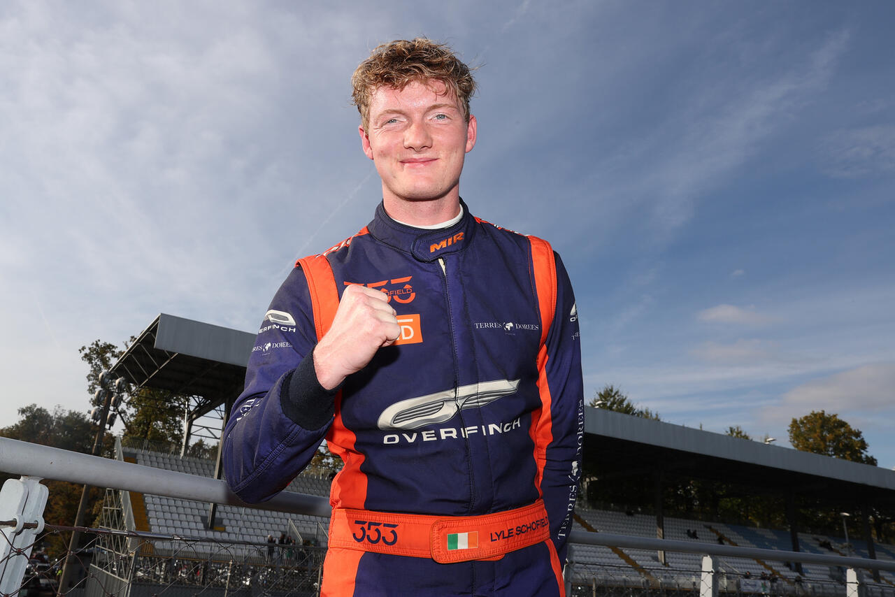 Lyle Schofield sul podio di Monza. Credits: ACI Sport