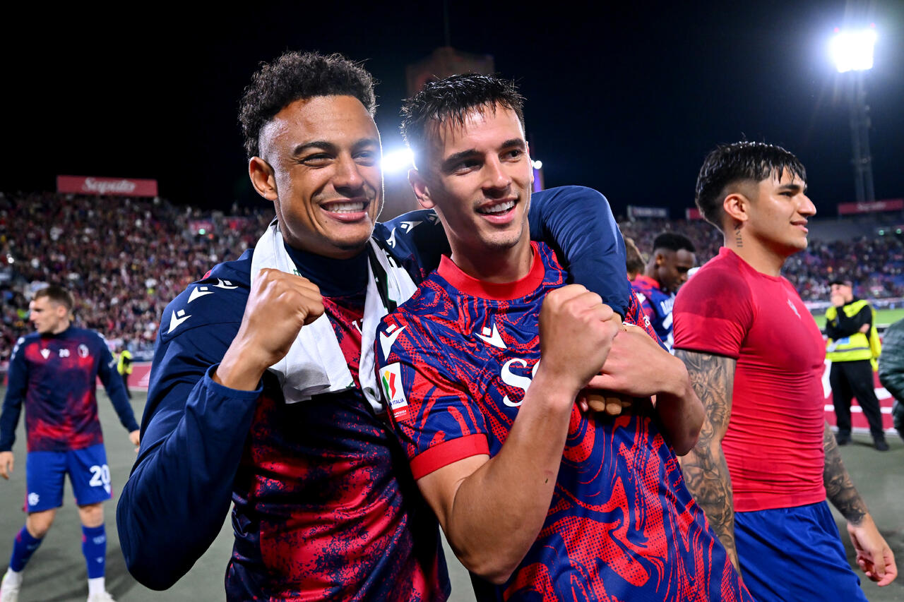 Dan Ndoye e Nikola Moro (Photo by Alessandro Sabattini/Getty Images Via OneFootball)