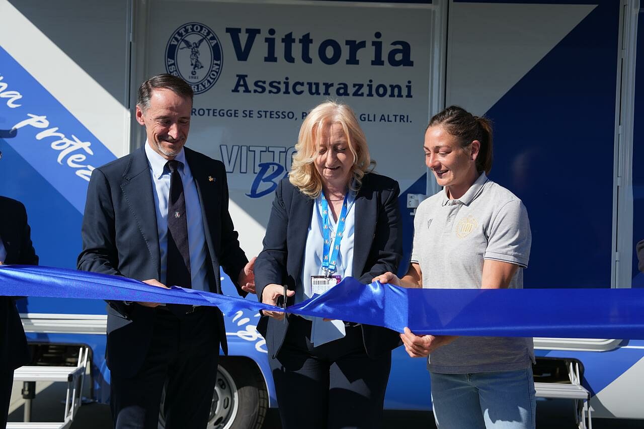 Taglio nastro Vittoria for Women Tour 2026
