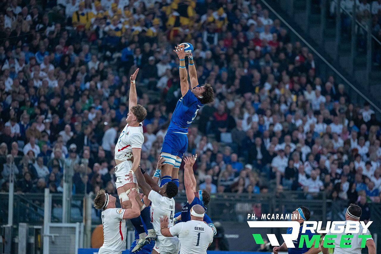Una touche durante Italia - Inghilterra, Stadio Olimpico