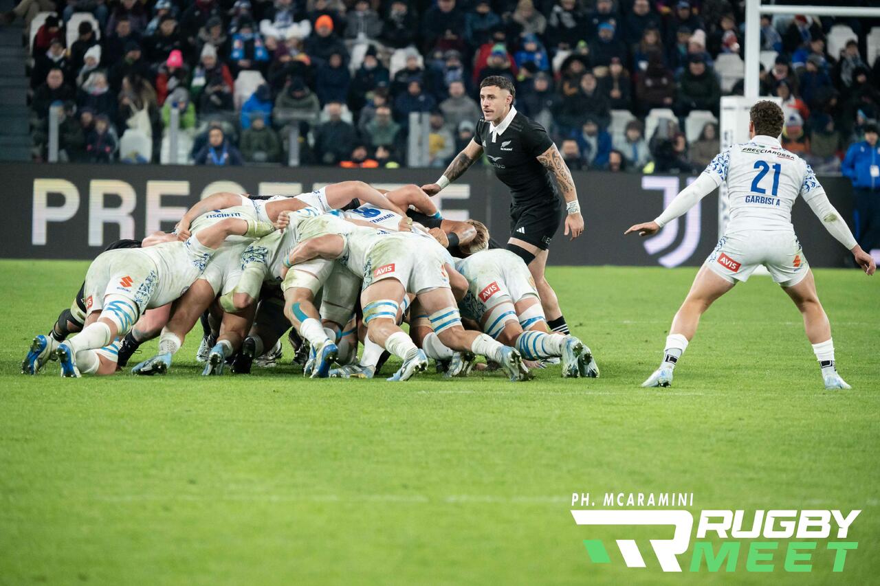 Mischia chiusa in Italia v All Blacks