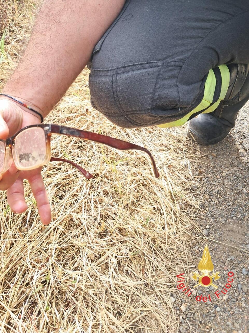 Gli occhiali ritrovati dai vigili del fuoco