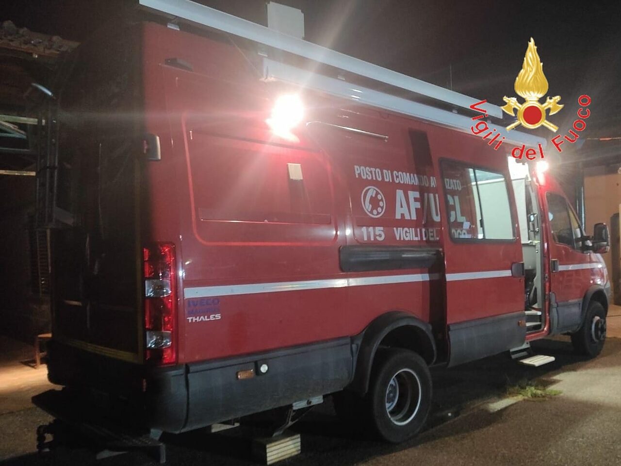 Il mezzo dei vigili del fuoco per la ricerca dispersi