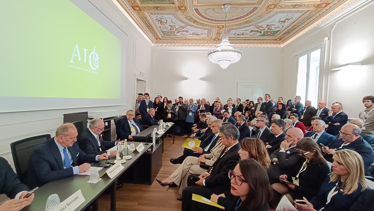 Tanto pubblico per l'inaugurazione della sede Aic