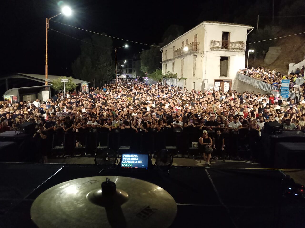 Il pubblico presente in piazza
