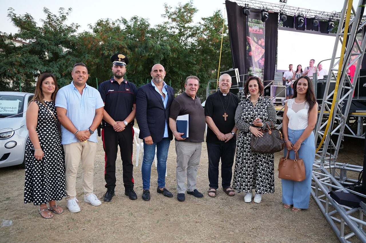 Foto di gruppo al Gran festival della pizza