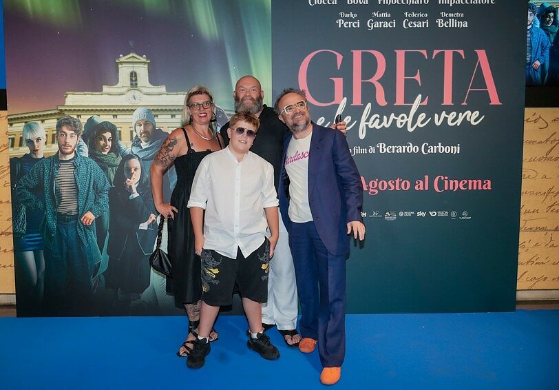 Regista e parte del cast