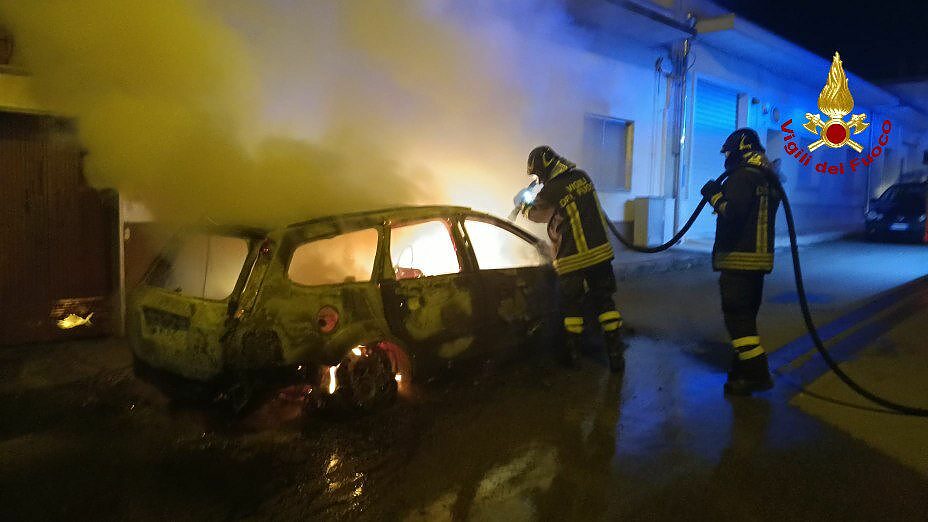 incendio auto san michele salentino