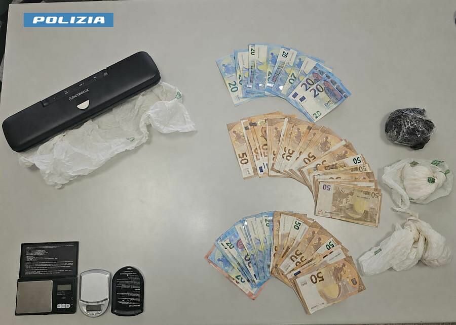 materiale sequestrato