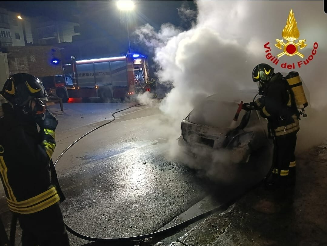 auto incendiata mesagne